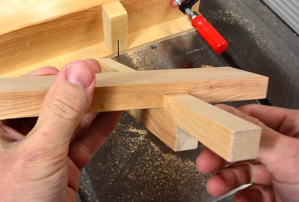 how-to-cut-a-groove-in-wood-with-without-a-router